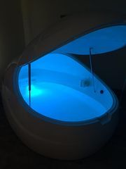 Float Spa : This Curvy Girl Tried It Out